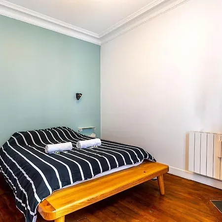 Апартаменты Guestready - Chic And Sunlit Near Montmartre *