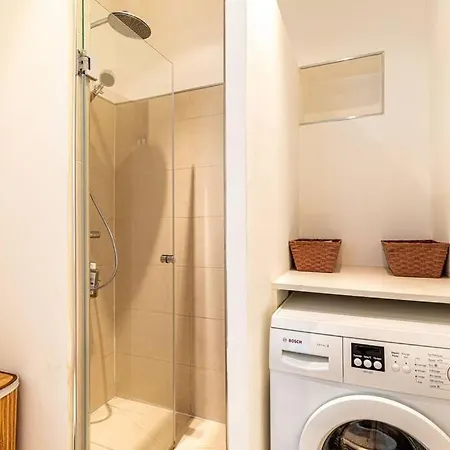 Апартаменты Guestready - Chic And Sunlit Near Montmartre *