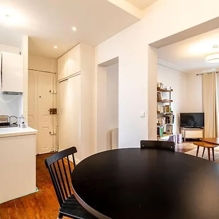 Апартаменты Guestready - Chic And Sunlit Near Montmartre